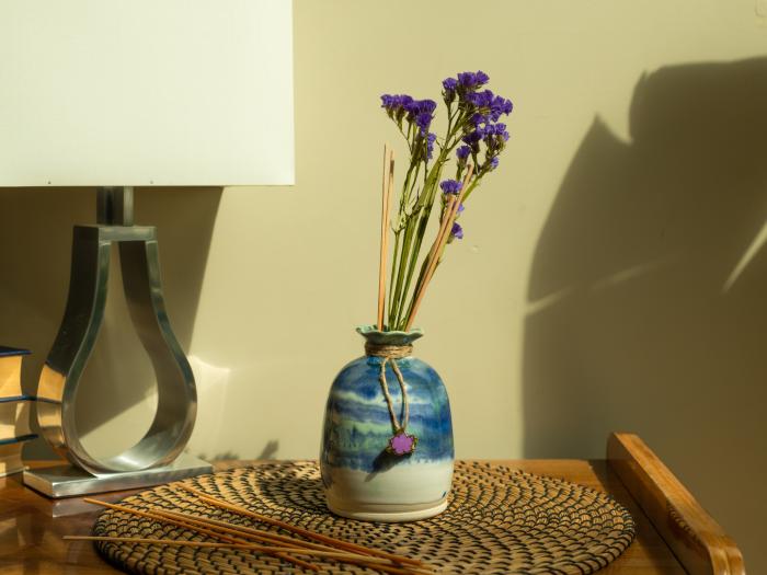 Керамическая ваза для цветов голубая