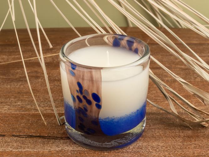 Свеча в подсвечнике из гутного стекла с ароматом "Мандариновое дерево"